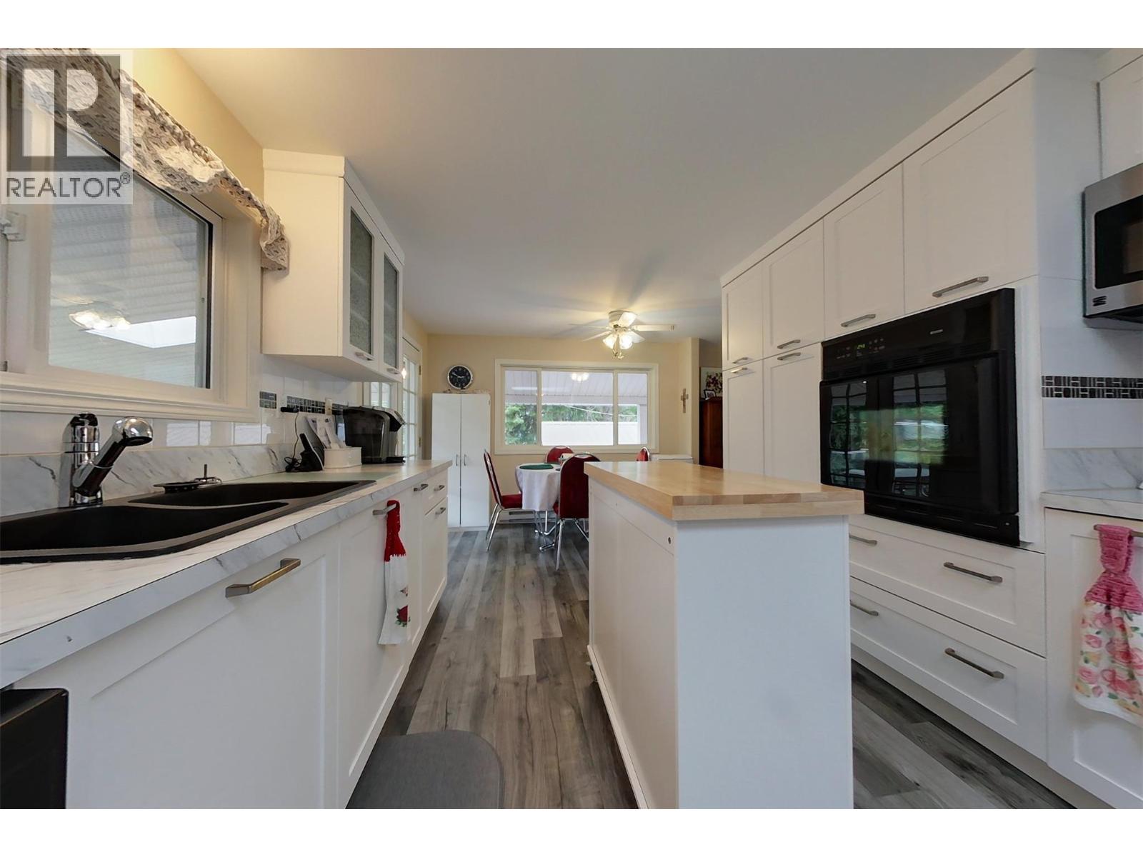 301 Fowler Street, Riondel, British Columbia  V0B 2B0 - Photo 7 - 10391102