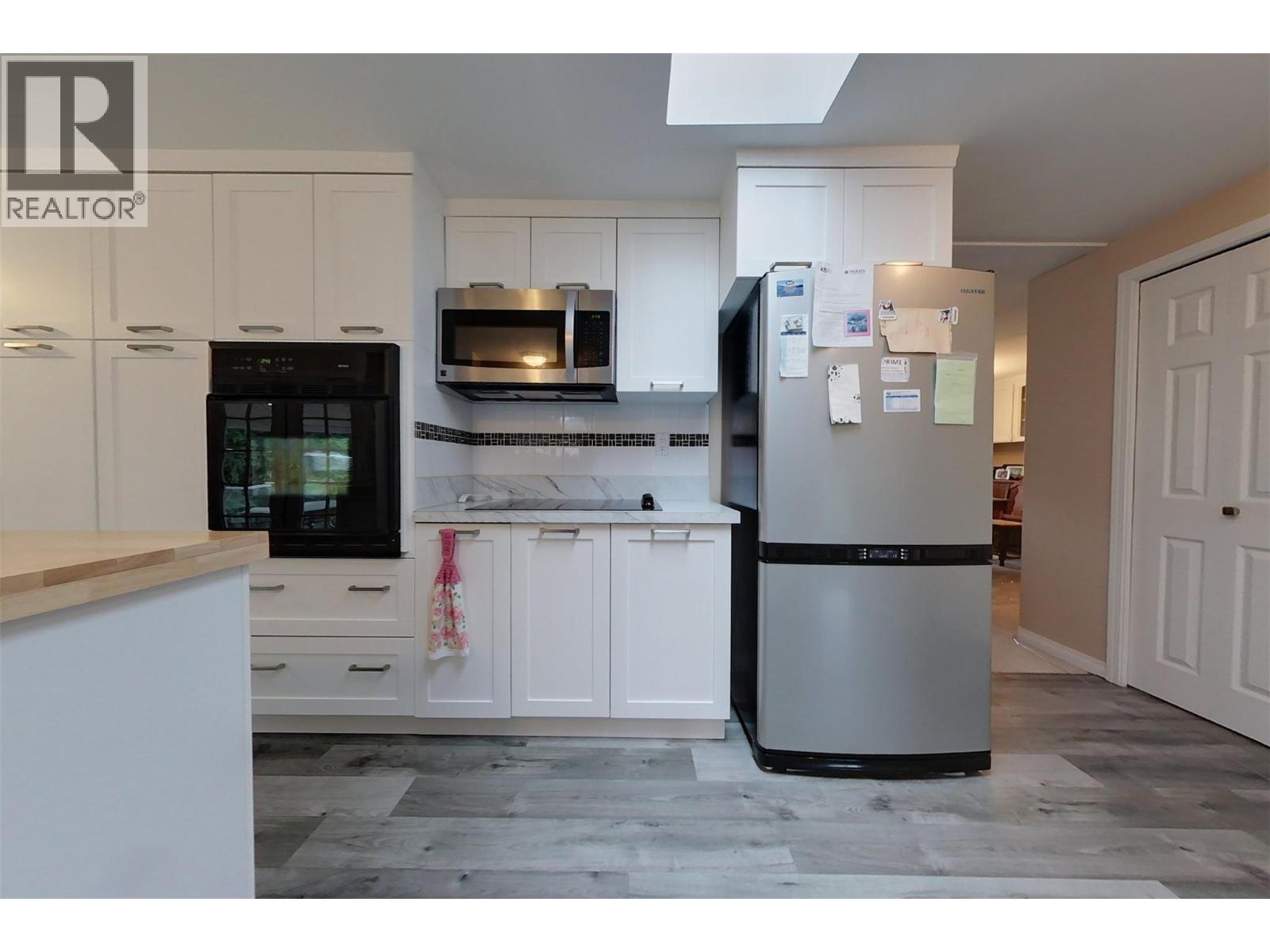 301 Fowler Street, Riondel, British Columbia  V0B 2B0 - Photo 9 - 10391102