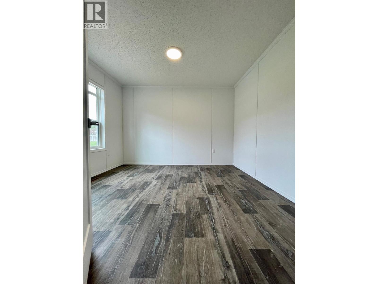 10 Chimo Crescent, Elkford, British Columbia  V0B 1H0 - Photo 23 - 10388974