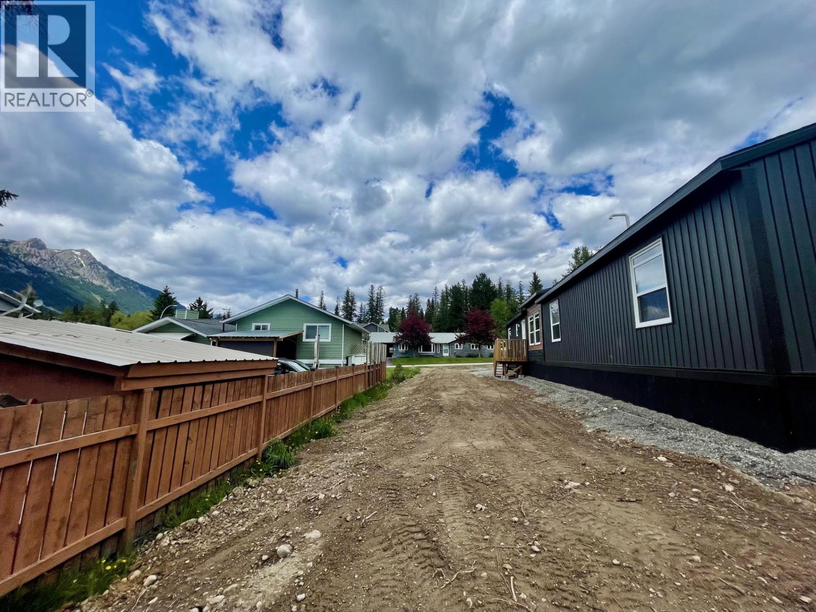 10 Chimo Crescent, Elkford, British Columbia  V0B 1H0 - Photo 31 - 10388974