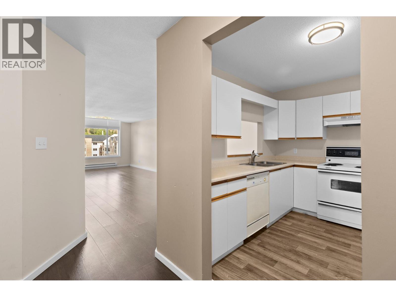 400 Sutton Crescent Unit# 301, Kelowna, British Columbia  V1V 1Y3 - Photo 4 - 10390558