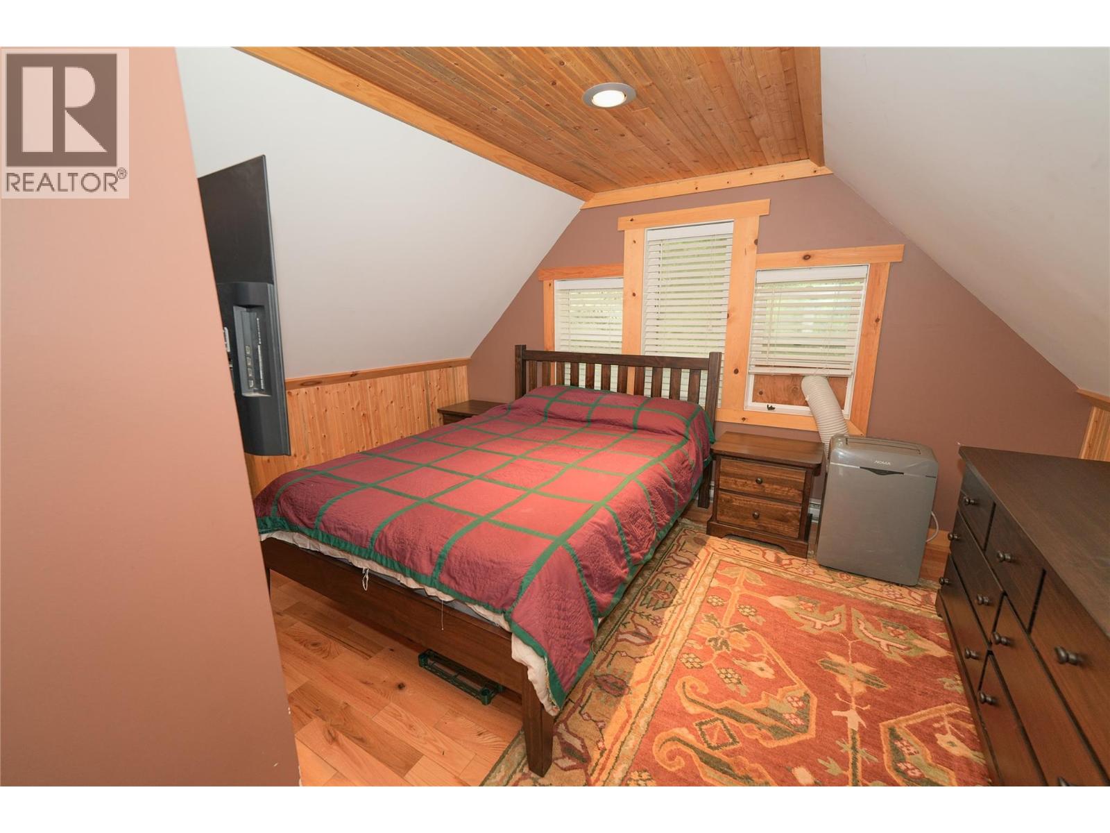 1017 Hume Street, Slocan, British Columbia  V0G 2C0 - Photo 11 - 10391071