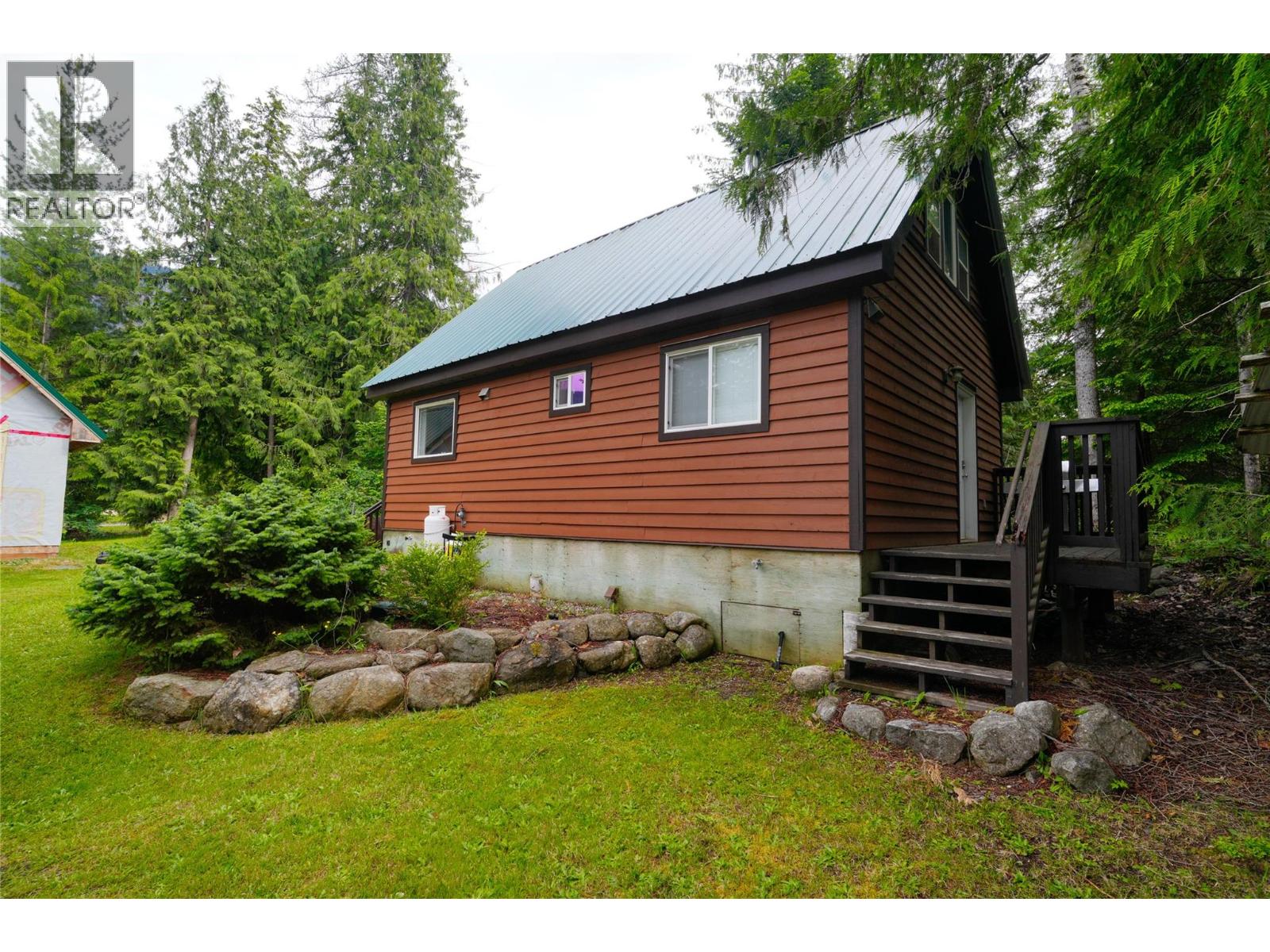 1017 Hume Street, Slocan, British Columbia  V0G 2C0 - Photo 15 - 10391071