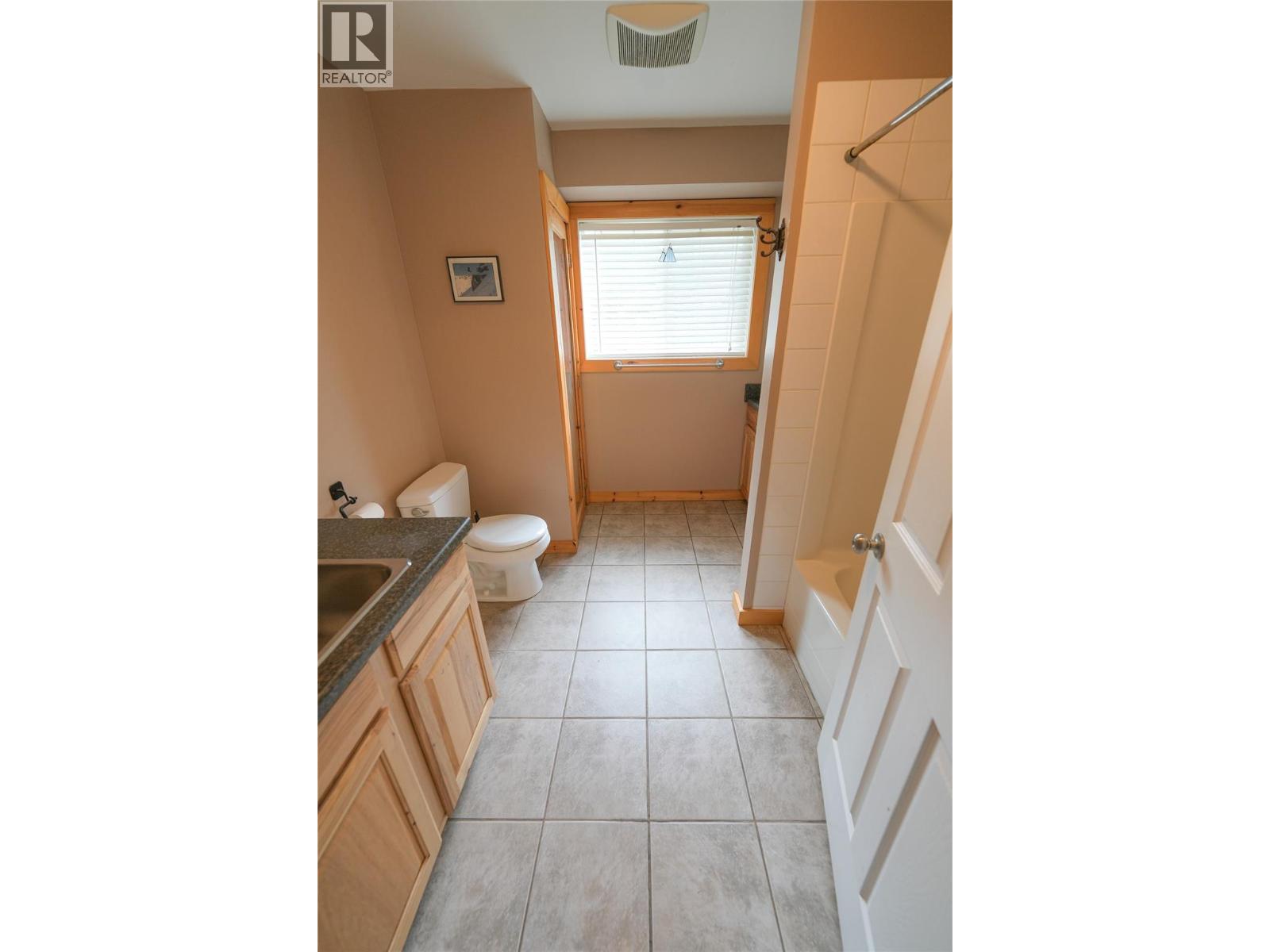 1017 Hume Street, Slocan, British Columbia  V0G 2C0 - Photo 5 - 10391071