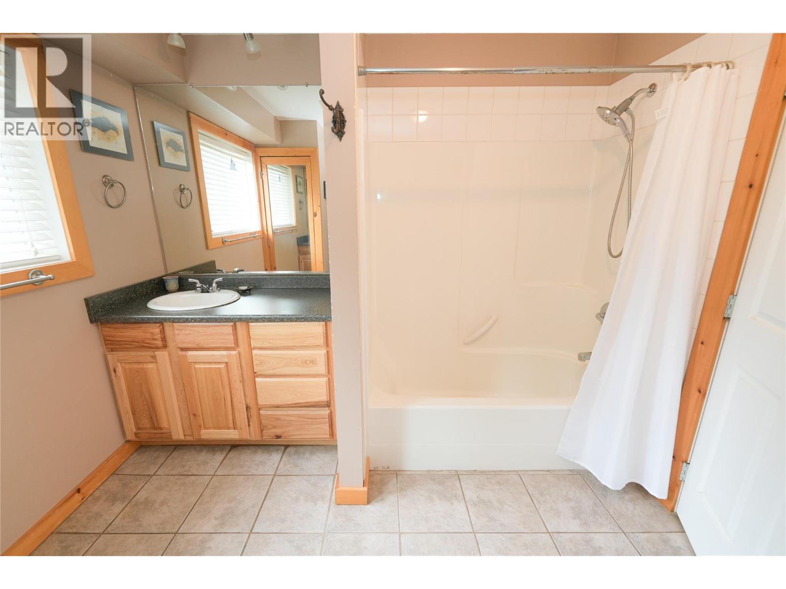 1017 Hume Street, Slocan, British Columbia  V0G 2C0 - Photo 6 - 10391071