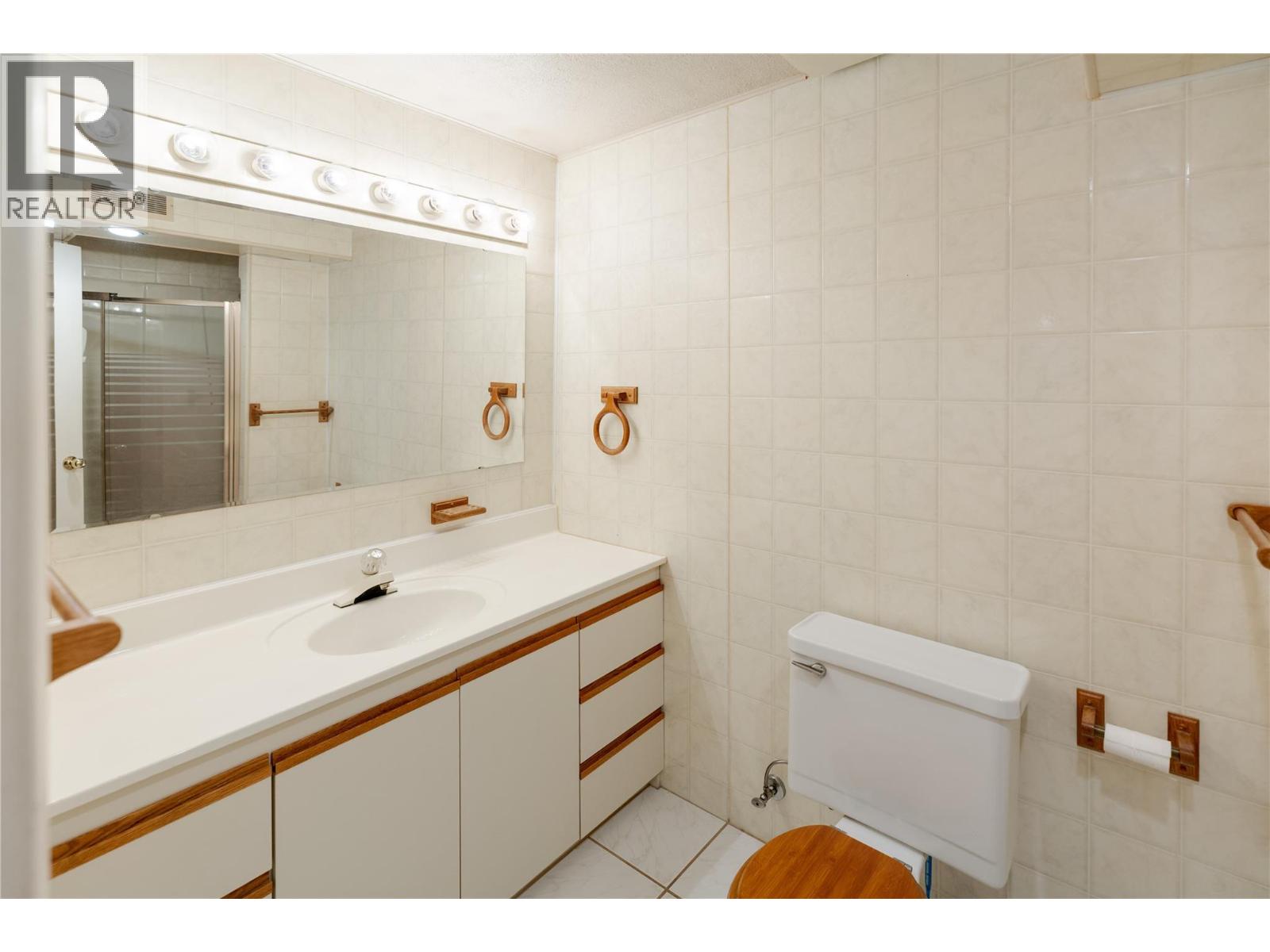 702 Hollydell Road, Kelowna, British Columbia  V1X 1L5 - Photo 18 - 10390712