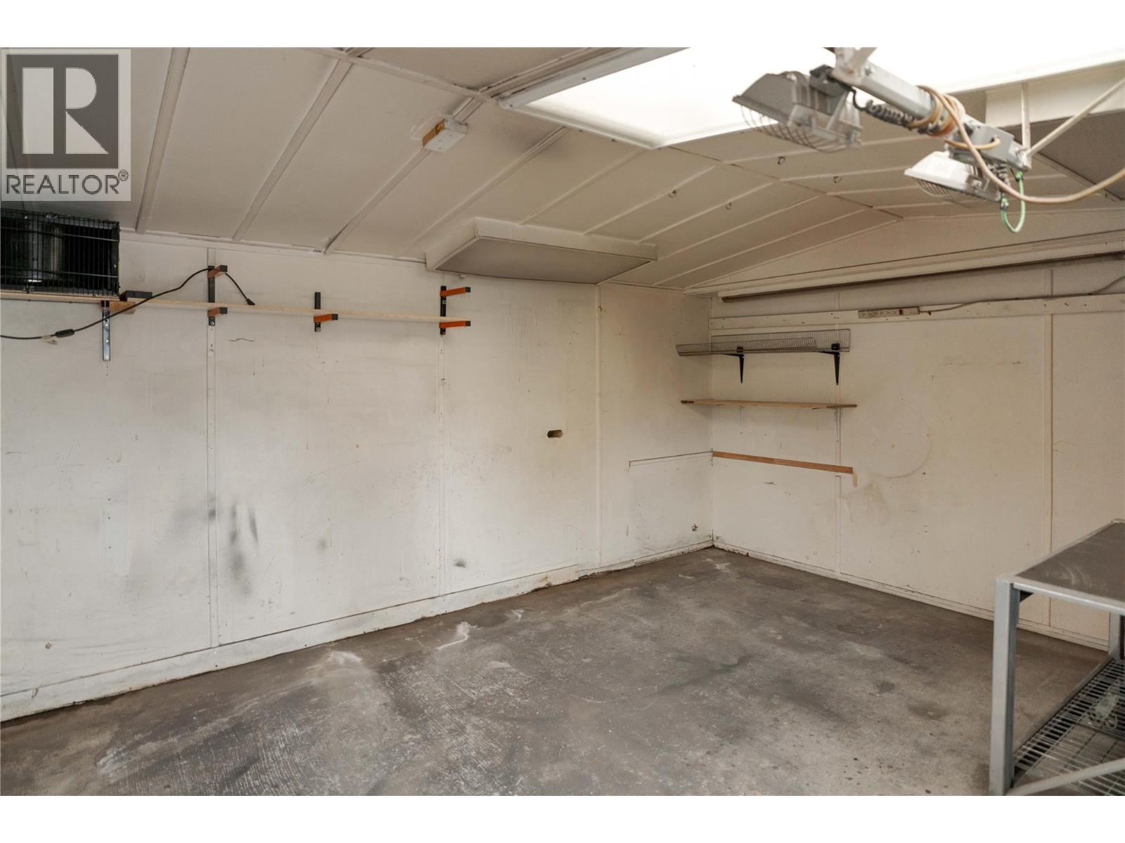 702 Hollydell Road, Kelowna, British Columbia  V1X 1L5 - Photo 24 - 10390712