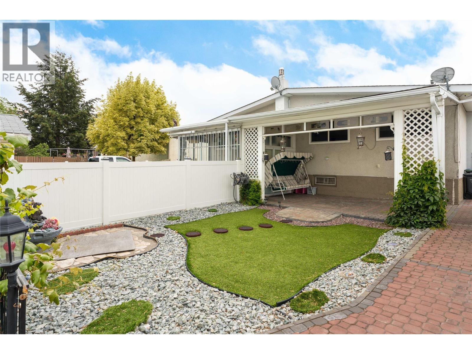 702 Hollydell Road, Kelowna, British Columbia  V1X 1L5 - Photo 25 - 10390712
