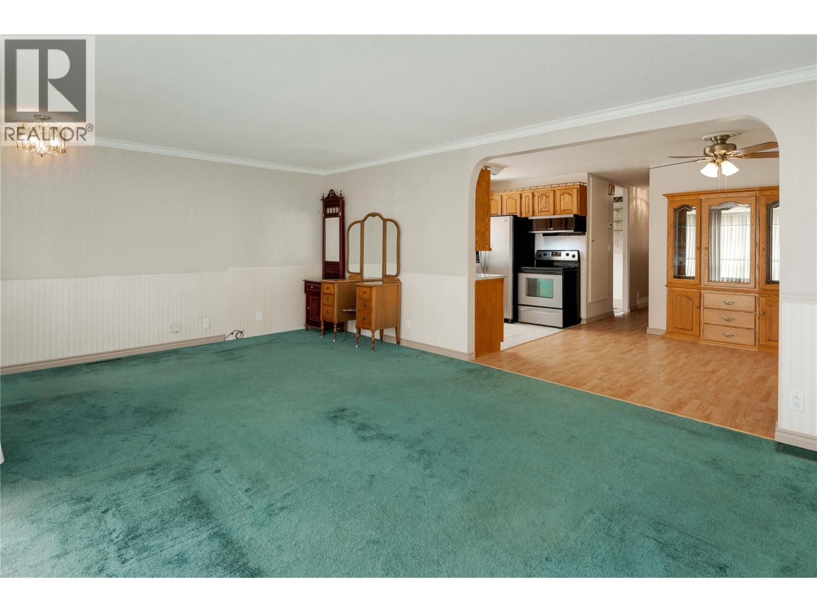 702 Hollydell Road, Kelowna, British Columbia  V1X 1L5 - Photo 8 - 10390712