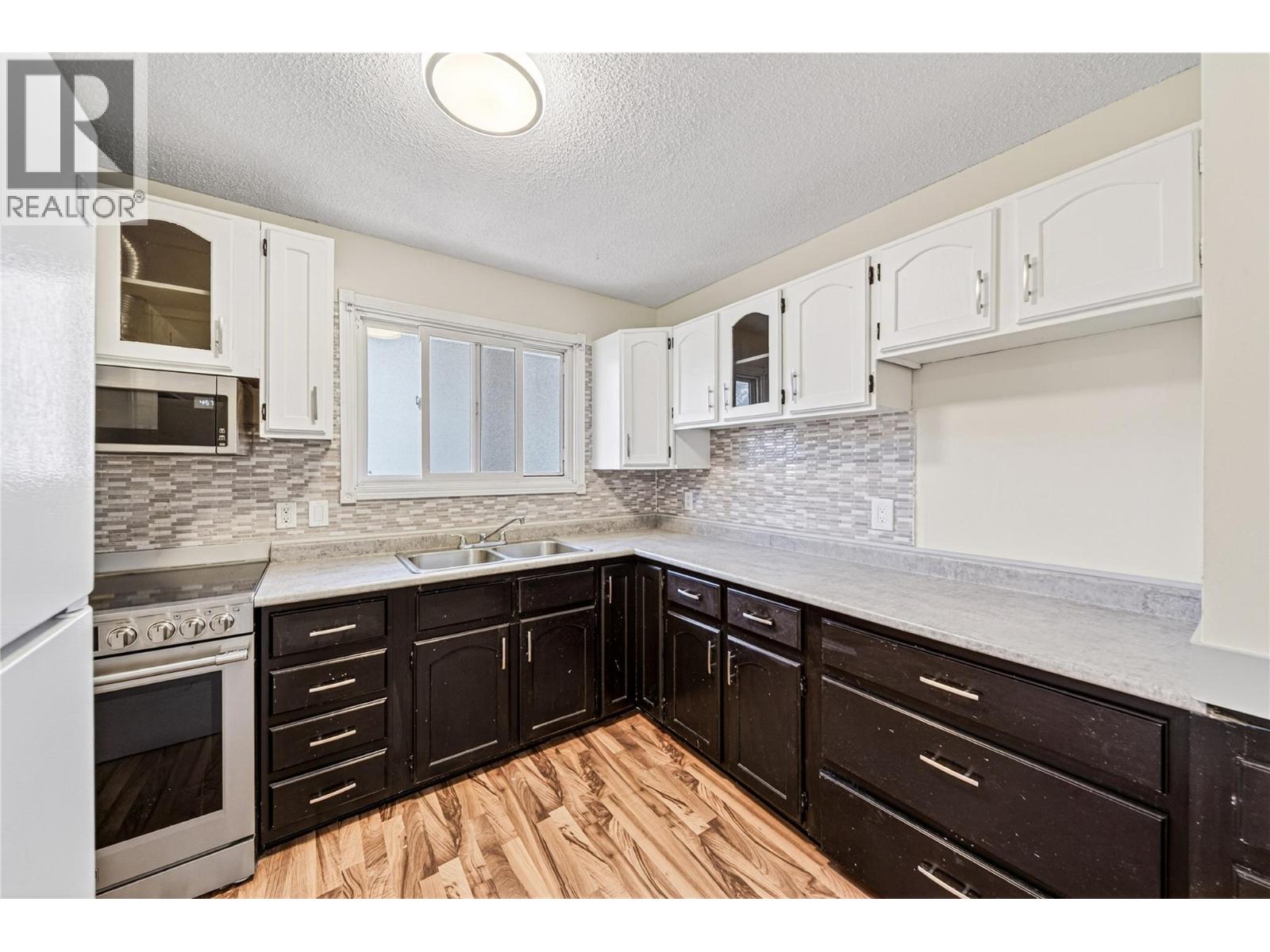 311 Red Cedar Drive, Sparwood, British Columbia  V0B 2G0 - Photo 3 - 10384370