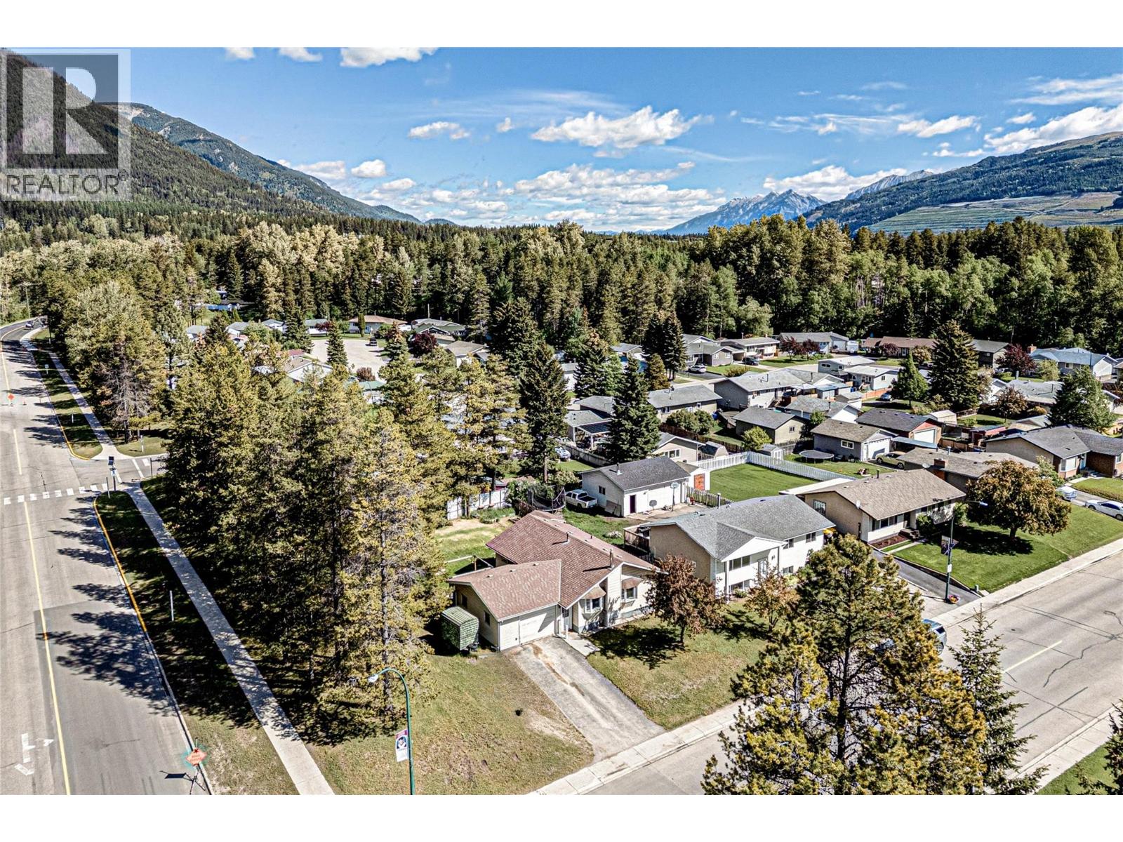 311 Red Cedar Drive, Sparwood, British Columbia  V0B 2G0 - Photo 30 - 10384370