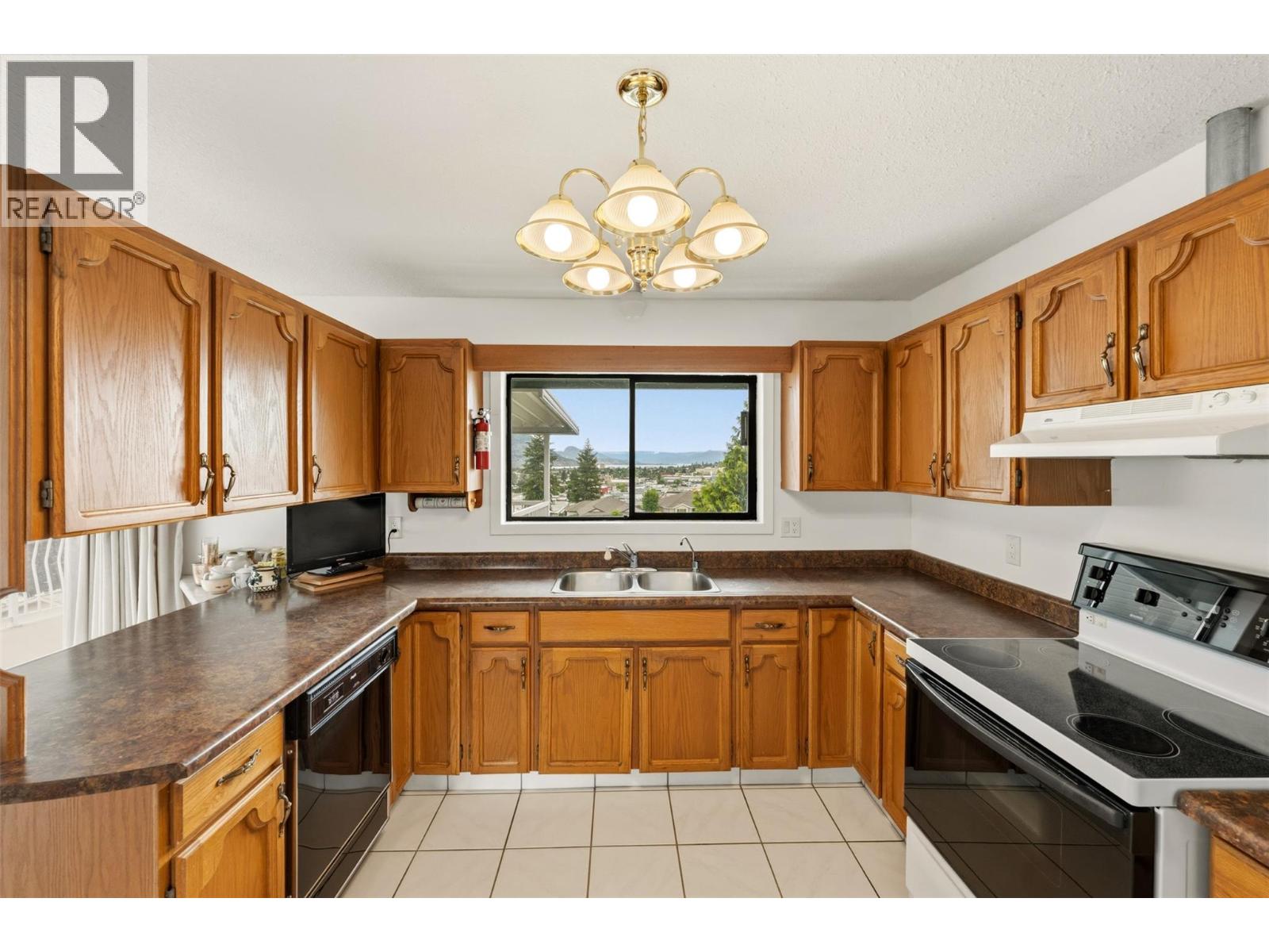 174 Adamson Court, Penticton, British Columbia  V2A 7R8 - Photo 11 - 10390946