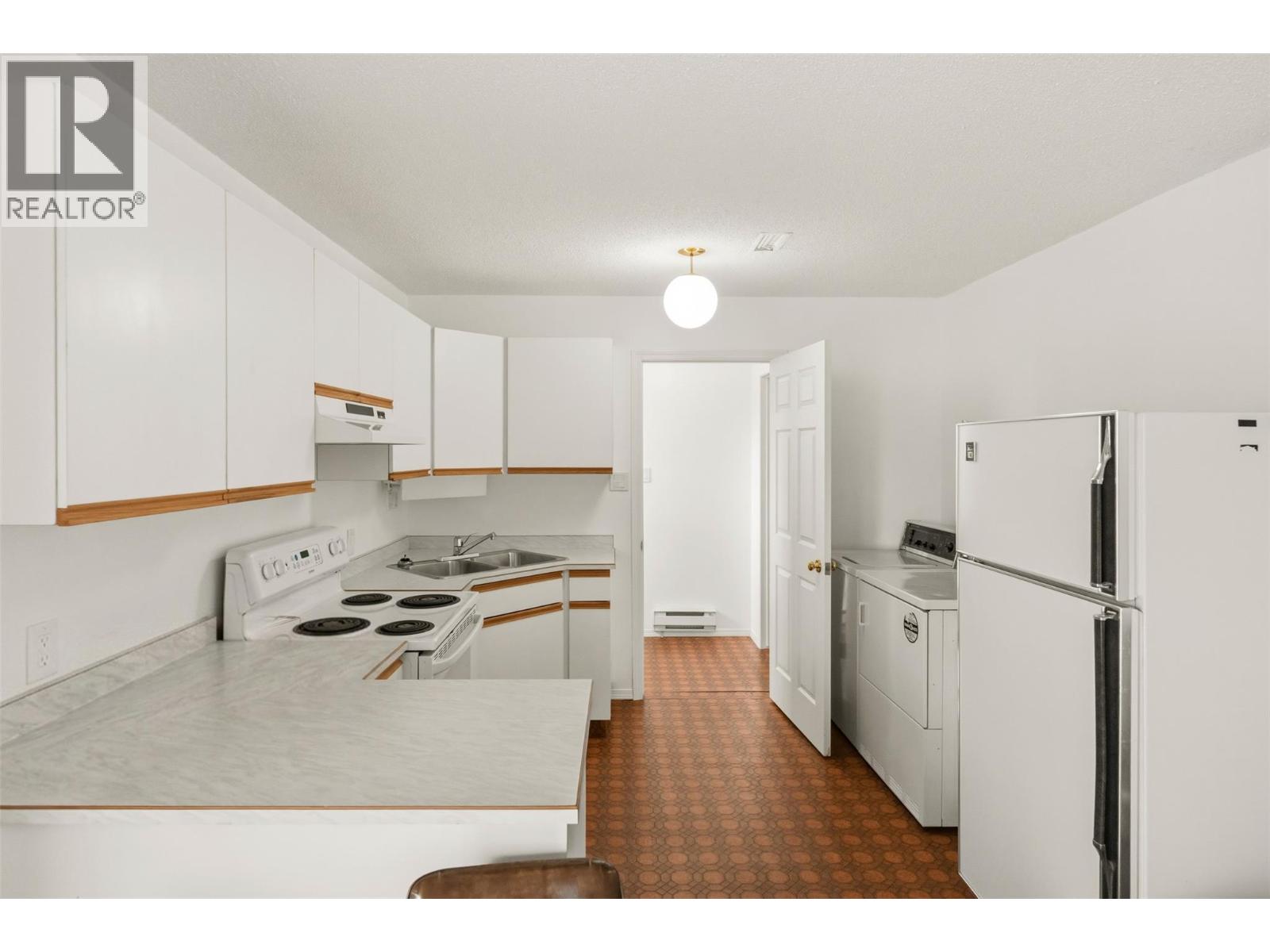 174 Adamson Court, Penticton, British Columbia  V2A 7R8 - Photo 25 - 10390946