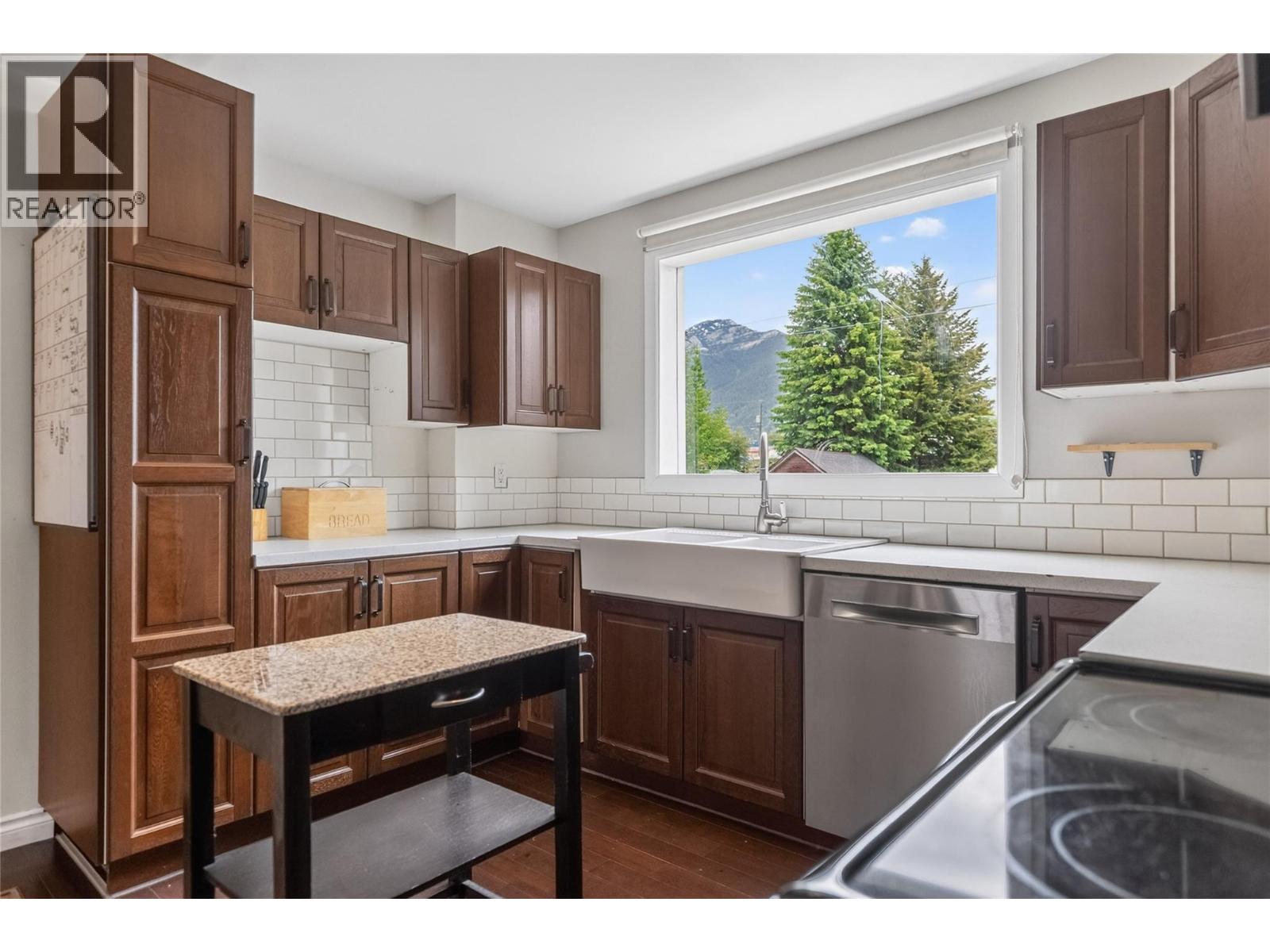 391 6th Avenue, Fernie, British Columbia  V0B 1M0 - Photo 3 - 10390622