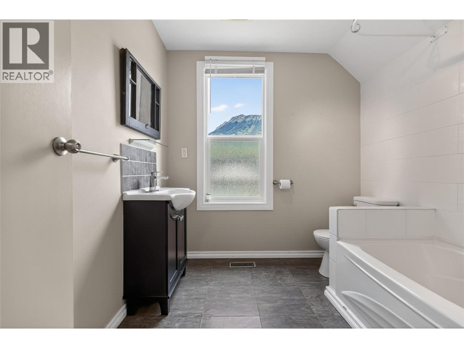 391 6th Avenue, Fernie, British Columbia  V0B 1M0 - Photo 57 - 10390622