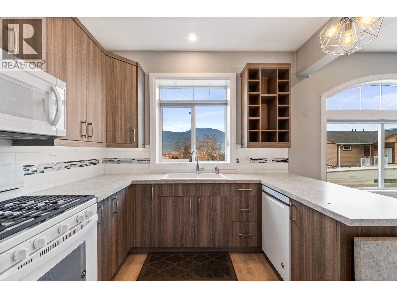 1070 1 Street Se Unit# 37, Salmon Arm, British Columbia  V1E 0B6 - Photo 11 - 10391089