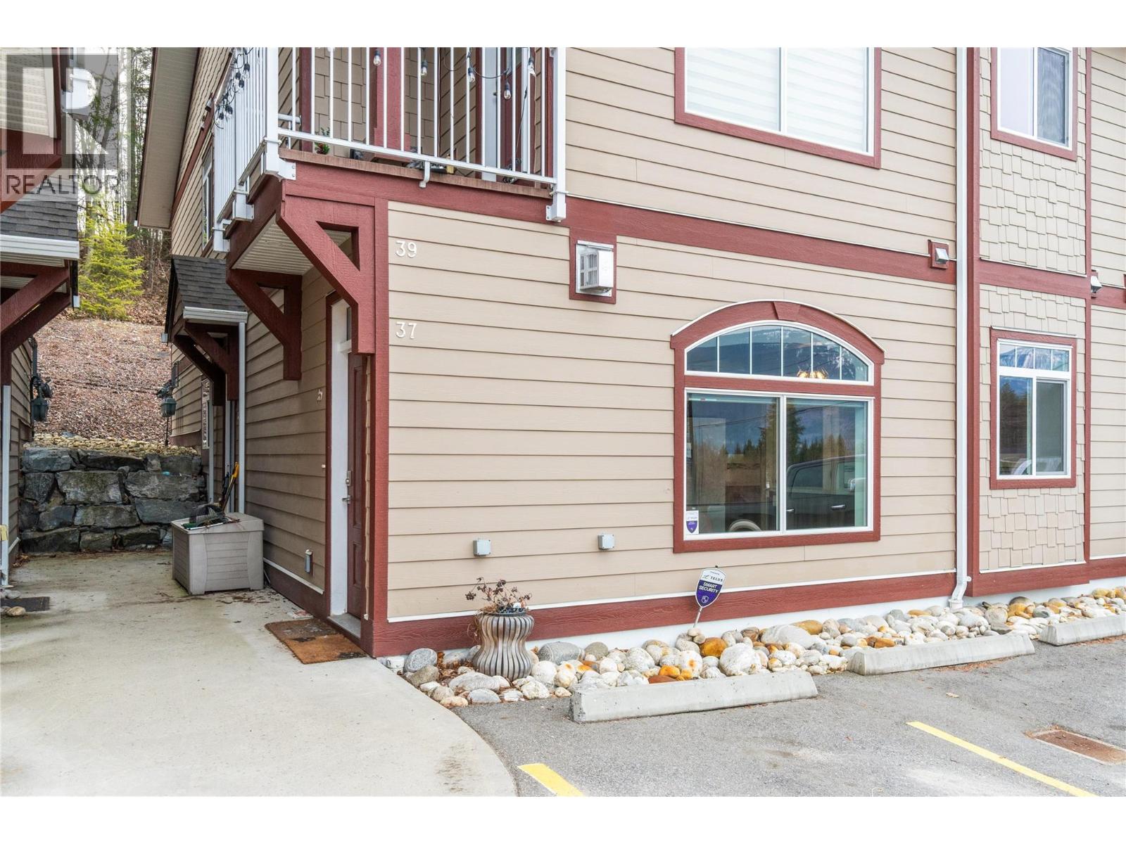 1070 1 Street Se Unit# 37, Salmon Arm, British Columbia  V1E 0B6 - Photo 3 - 10391089
