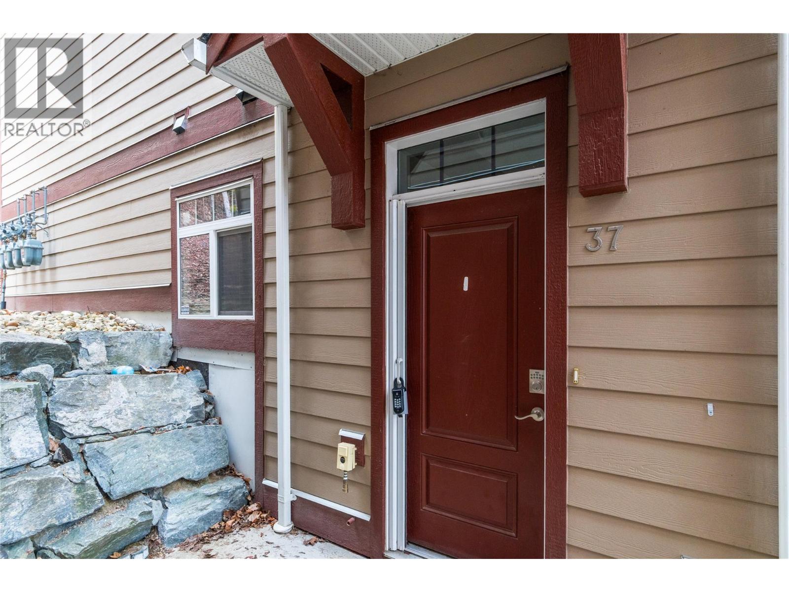 1070 1 Street Se Unit# 37, Salmon Arm, British Columbia  V1E 0B6 - Photo 4 - 10391089