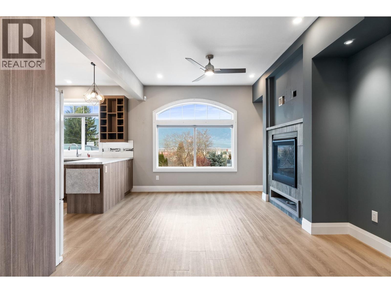1070 1 Street Se Unit# 37, Salmon Arm, British Columbia  V1E 0B6 - Photo 6 - 10391089