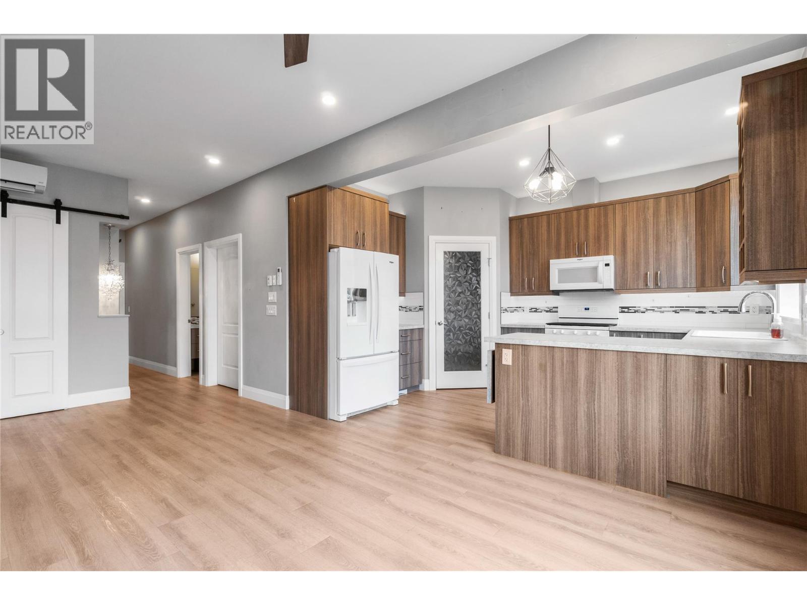 1070 1 Street Se Unit# 37, Salmon Arm, British Columbia  V1E 0B6 - Photo 8 - 10391089