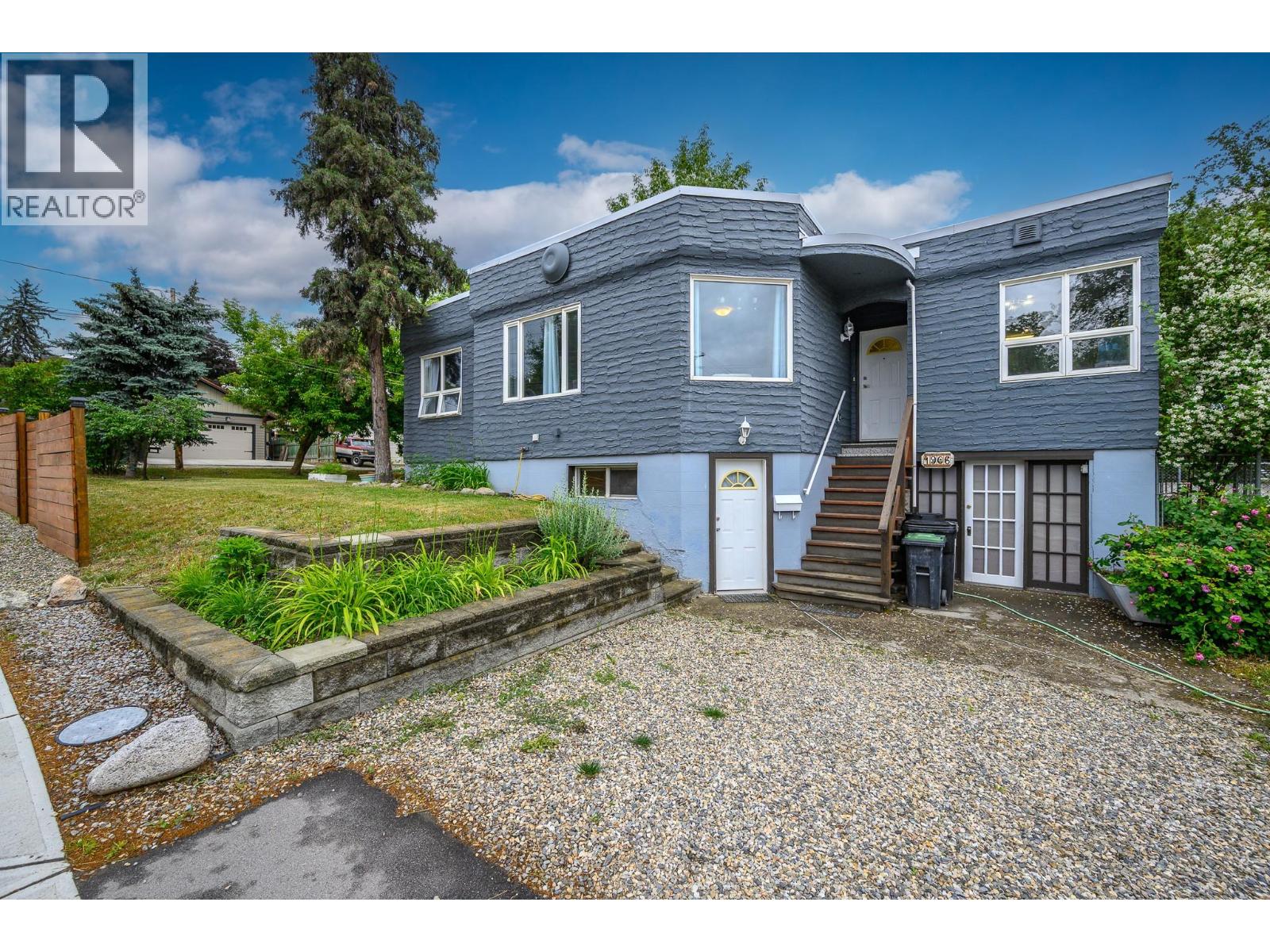 1906 32 Avenue, Vernon, British Columbia  V1T 2J7 - Photo 3 - 10390821