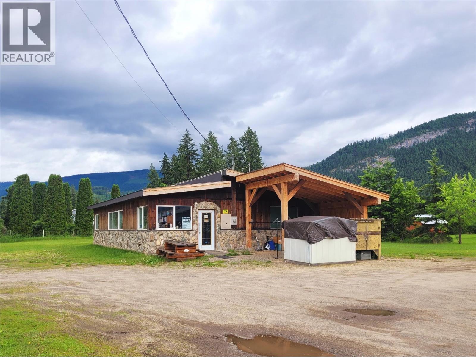 124 Vavenby Bridge Road, Vavenby, British Columbia  V0E 3A0 - Photo 1 - 10390731