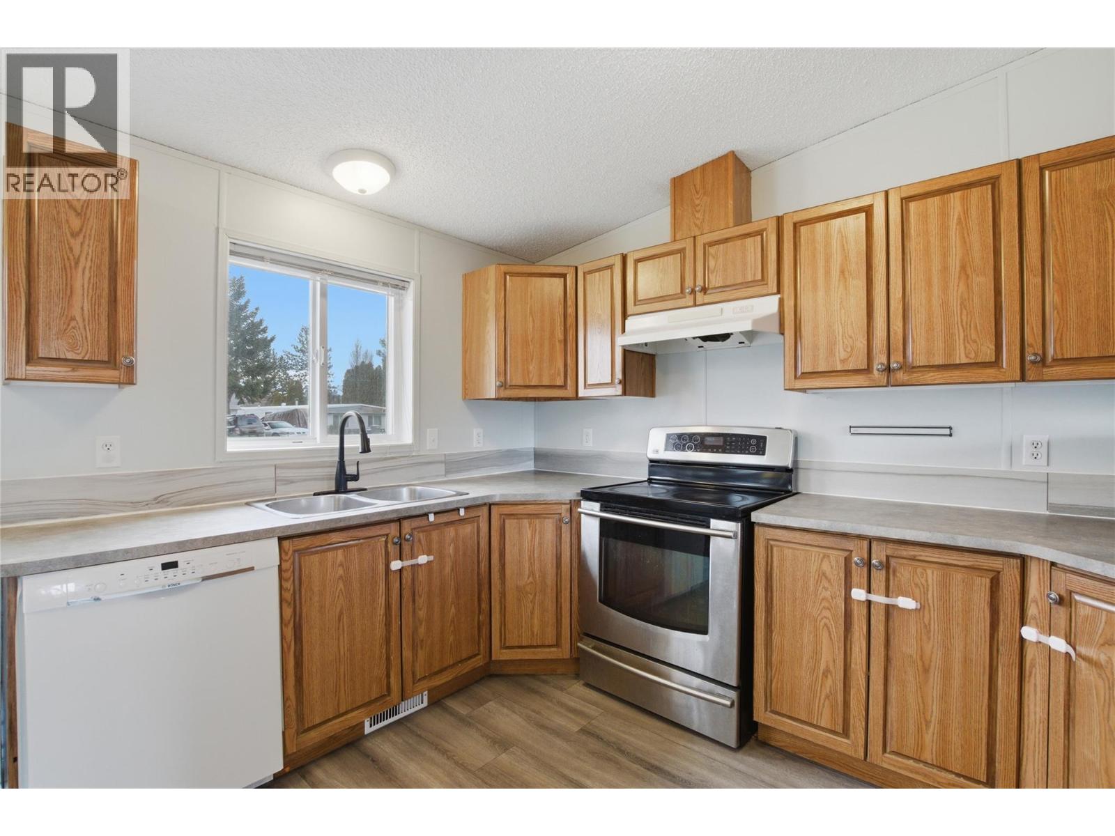 779 Klahanie Drive, Kamloops, British Columbia  V2C 5R1 - Photo 4 - 10391157