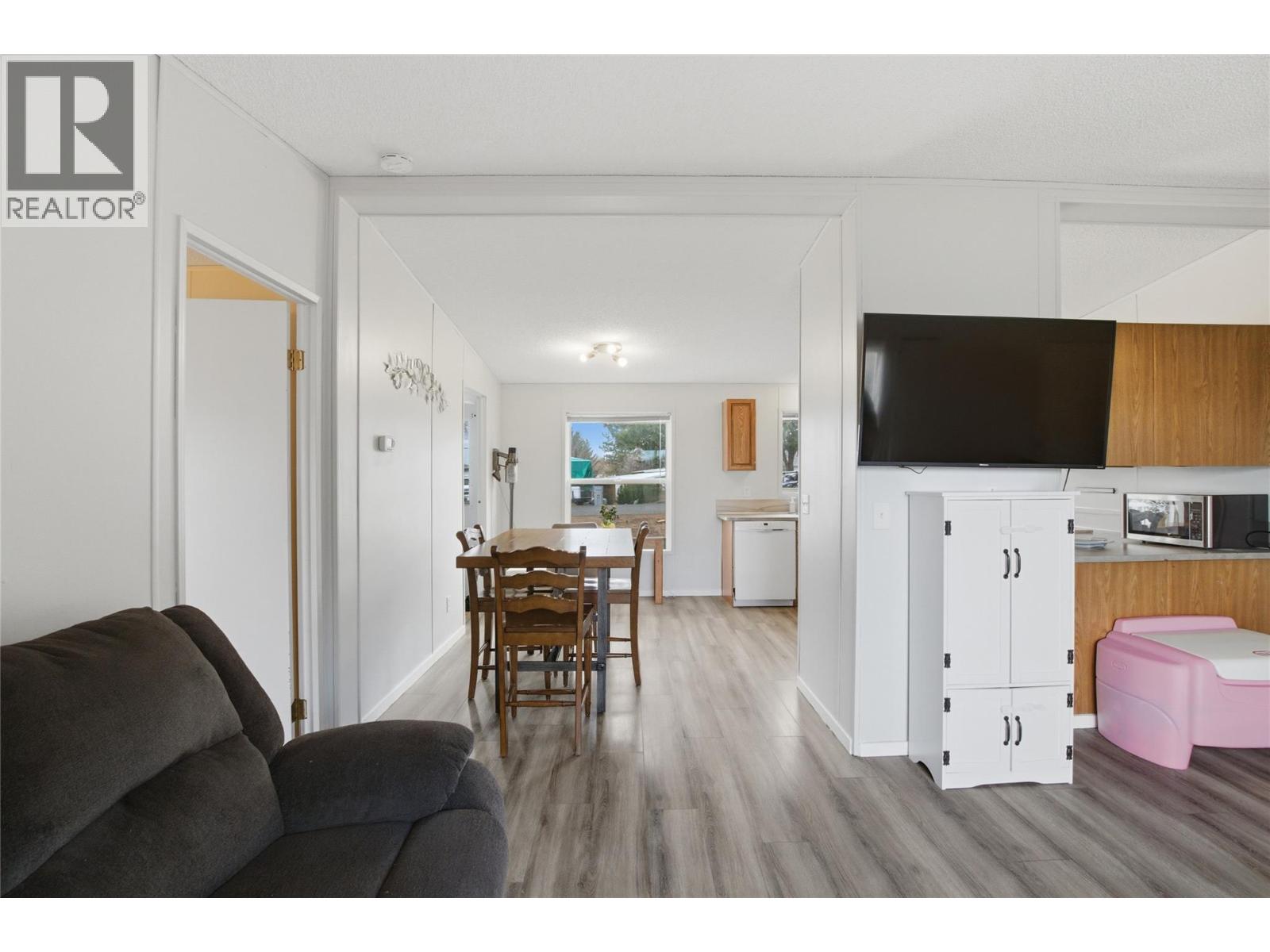 779 Klahanie Drive, Kamloops, British Columbia  V2C 5R1 - Photo 7 - 10391157