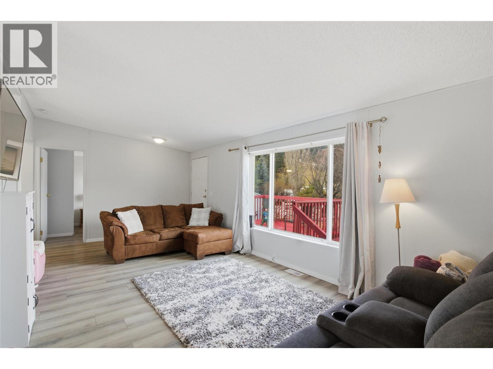 779 Klahanie Drive, Kamloops, British Columbia  V2C 5R1 - Photo 8 - 10391157