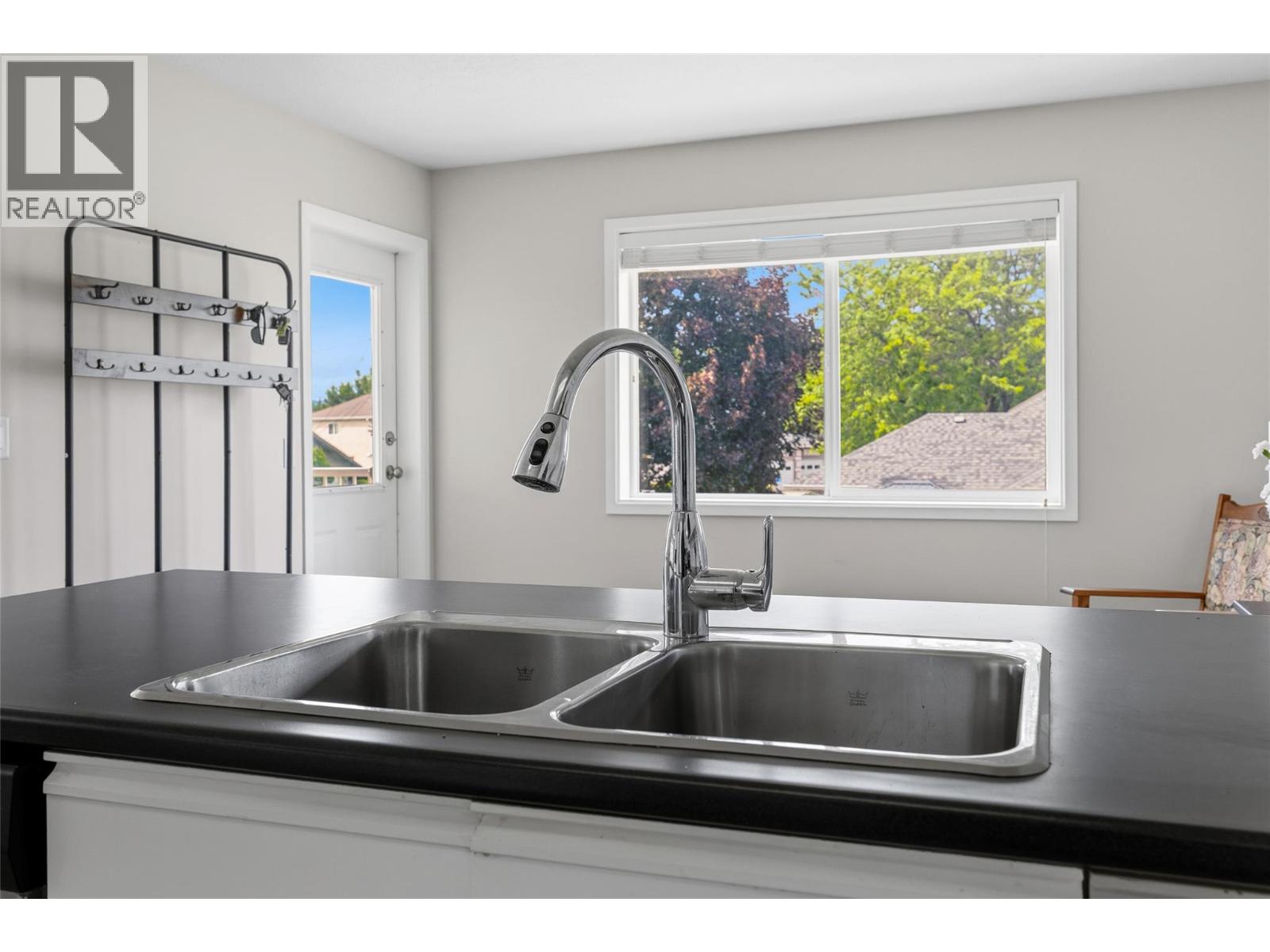 935 Maygard Road, Kelowna, British Columbia  V1X 5X1 - Photo 12 - 10391113