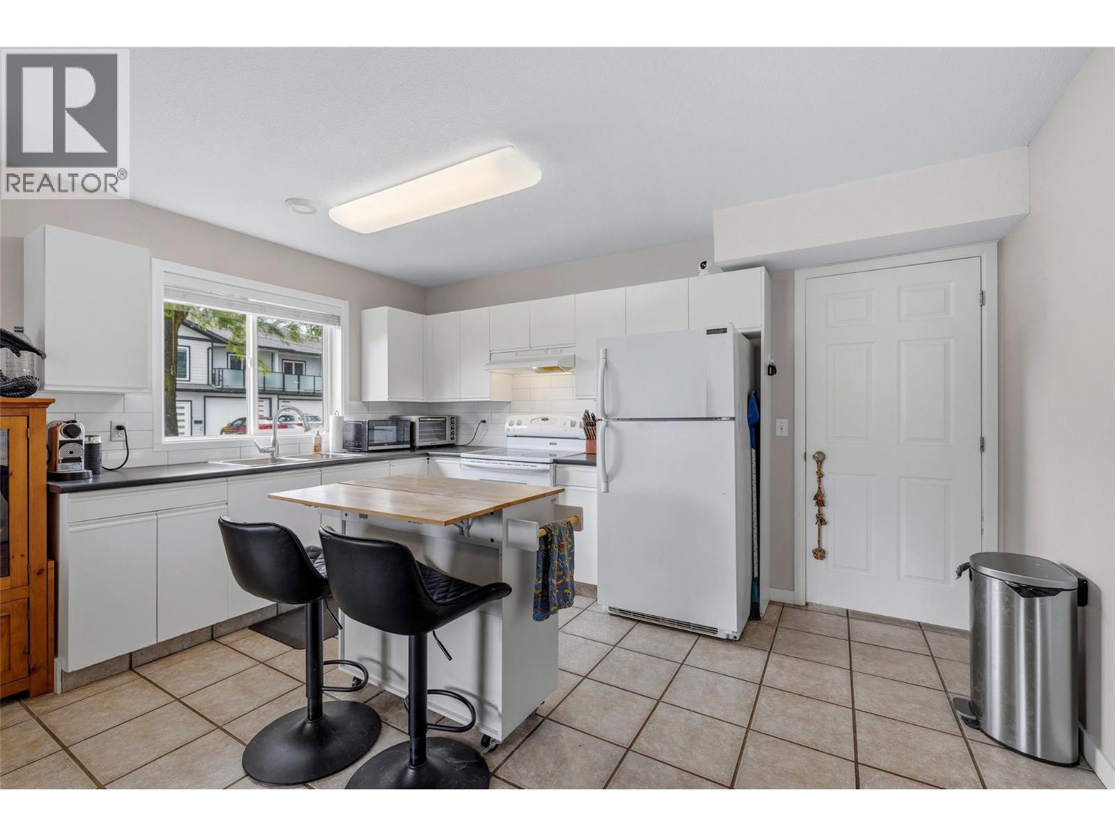 935 Maygard Road, Kelowna, British Columbia  V1X 5X1 - Photo 38 - 10391113
