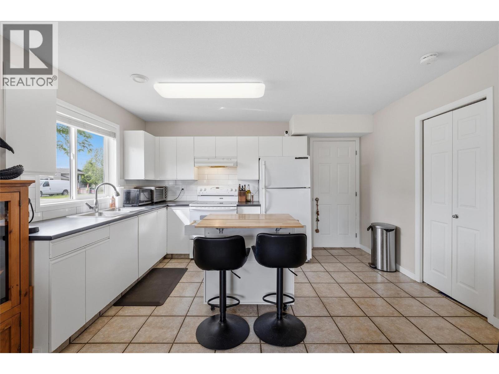 935 Maygard Road, Kelowna, British Columbia  V1X 5X1 - Photo 39 - 10391113