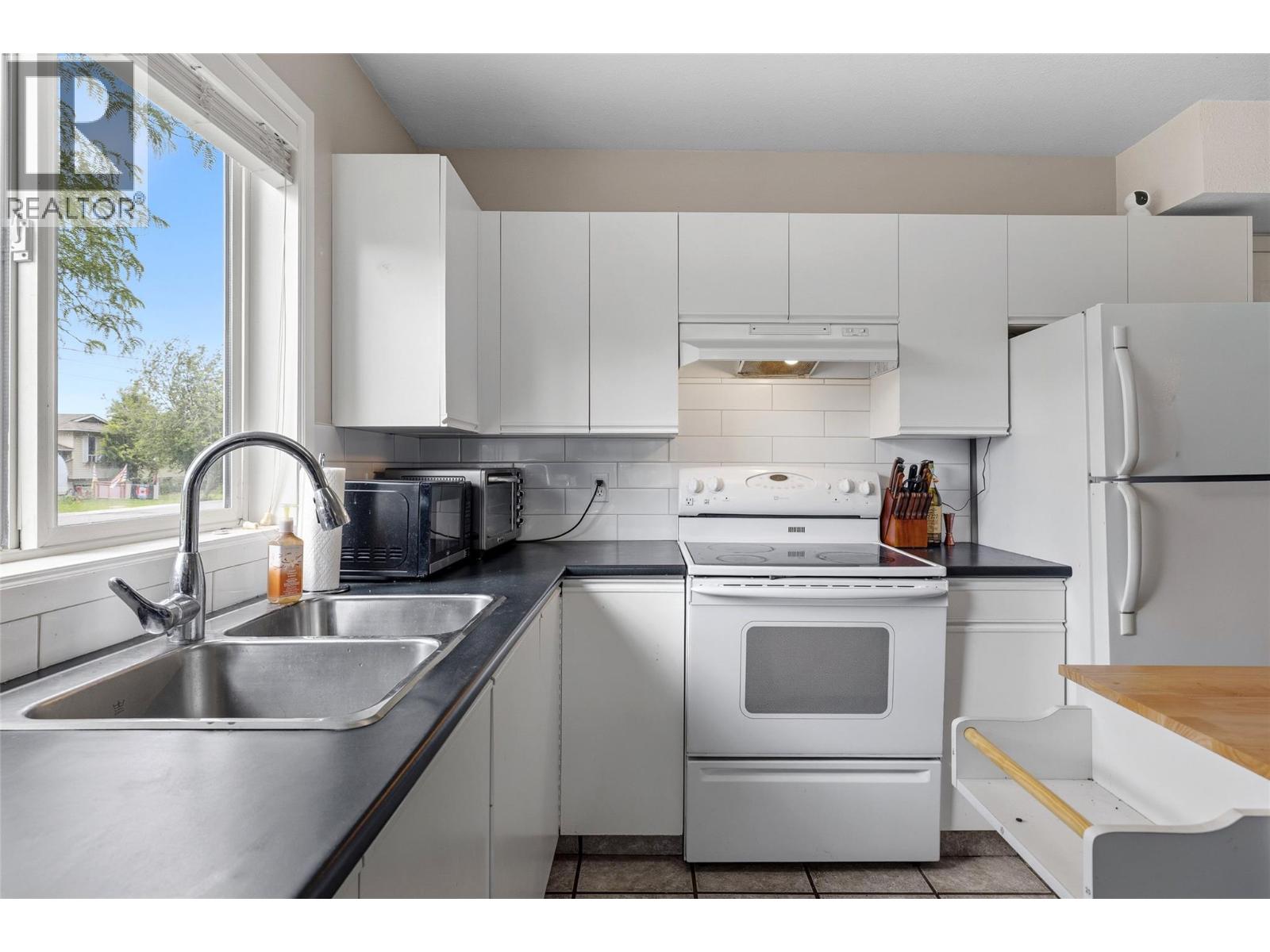 935 Maygard Road, Kelowna, British Columbia  V1X 5X1 - Photo 41 - 10391113