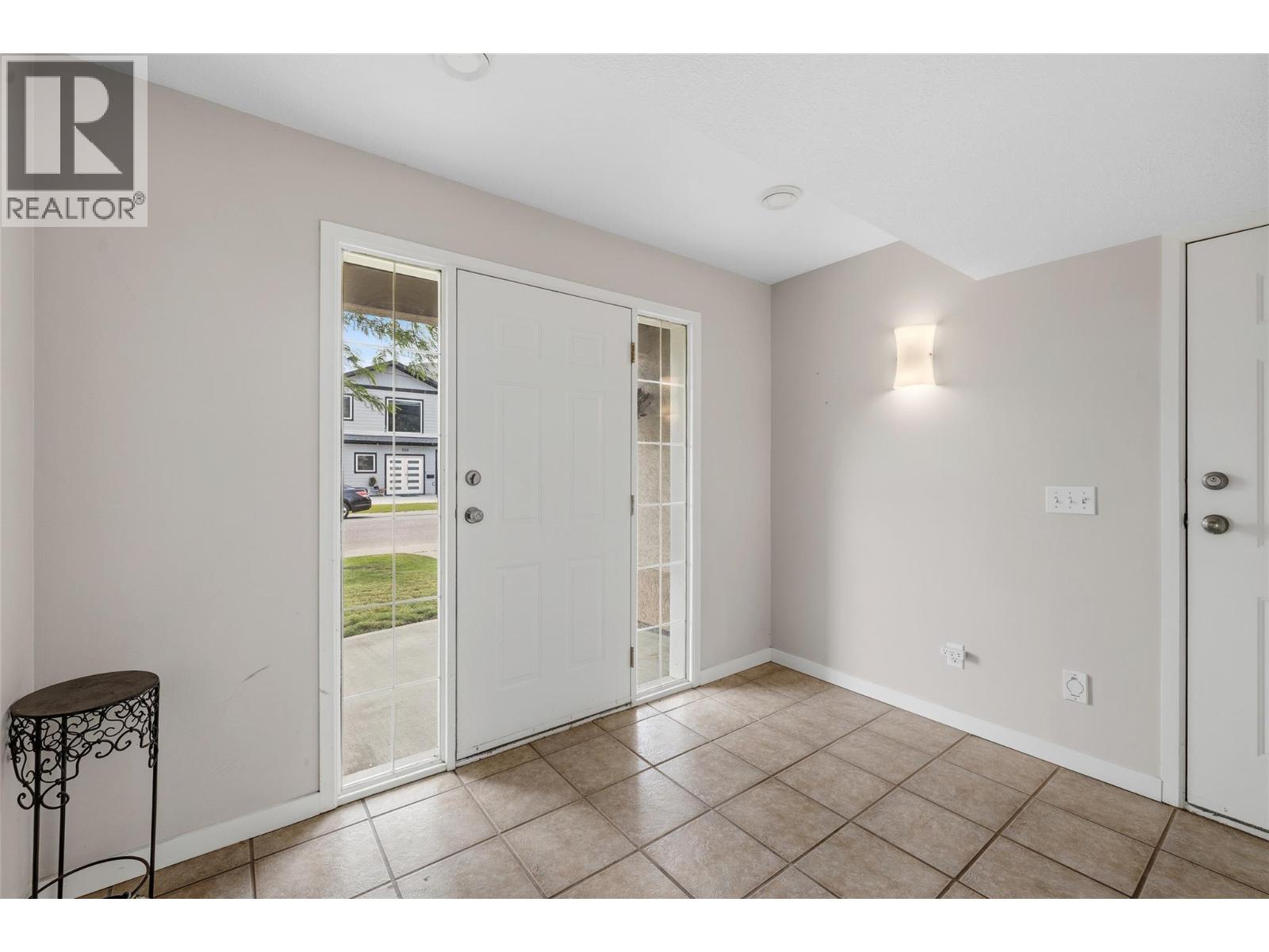 935 Maygard Road, Kelowna, British Columbia  V1X 5X1 - Photo 6 - 10391113