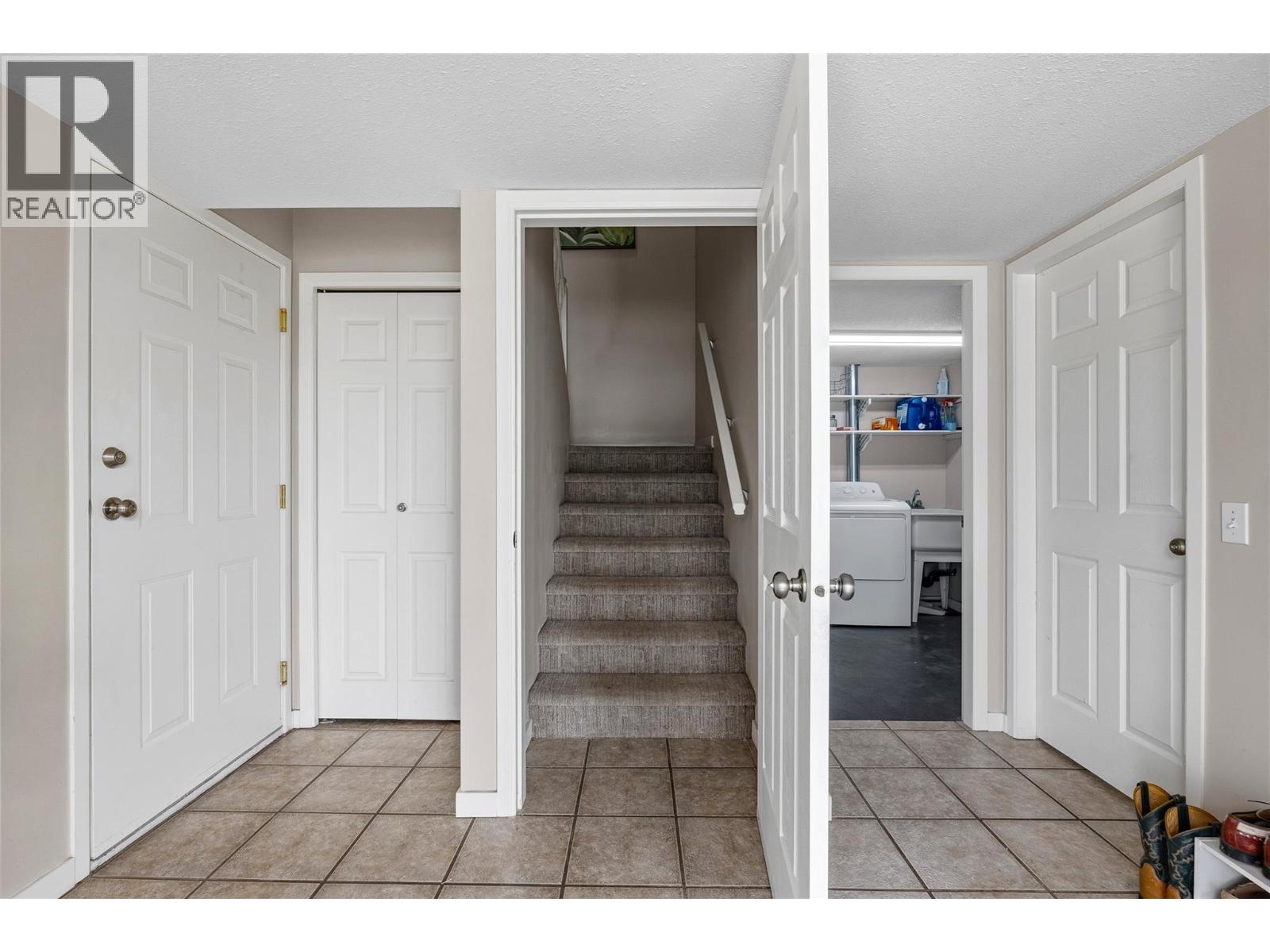 935 Maygard Road, Kelowna, British Columbia  V1X 5X1 - Photo 7 - 10391113