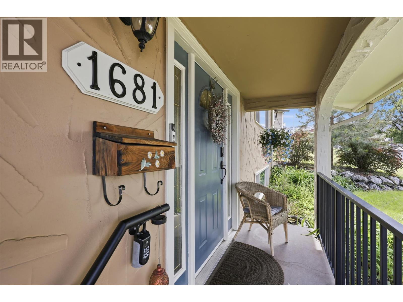 1681 Springhn Place Avenue, Kamloops, British Columbia  V2E 1C6 - Photo 3 - 10390719