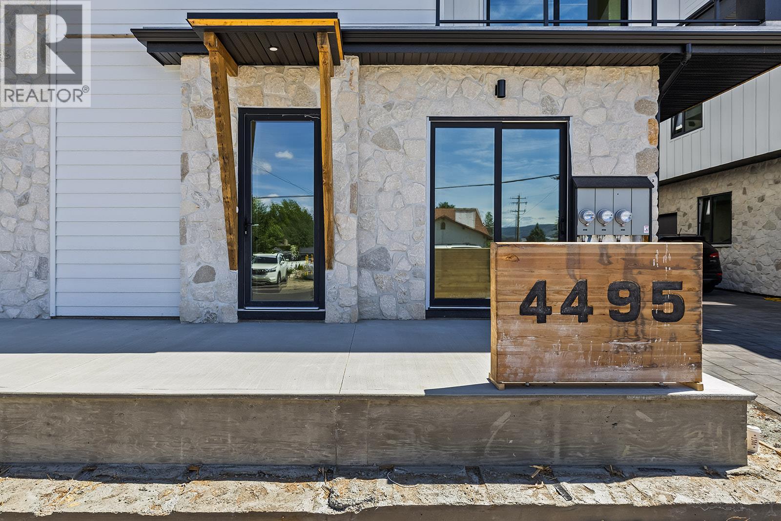 4495 Walker Road Unit# 1, Kelowna, British Columbia  V1W 1G8 - Photo 2 - 10391022