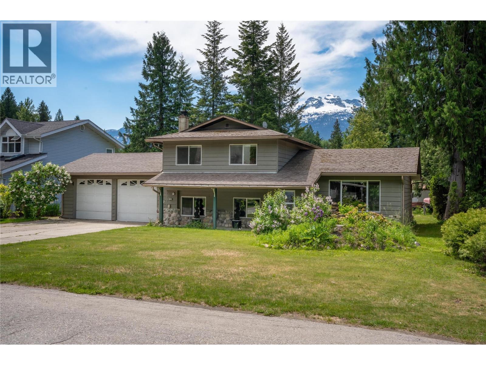 1897 Forest Drive, Revelstoke, British Columbia  V0E 2S1 - Photo 1 - 10389365