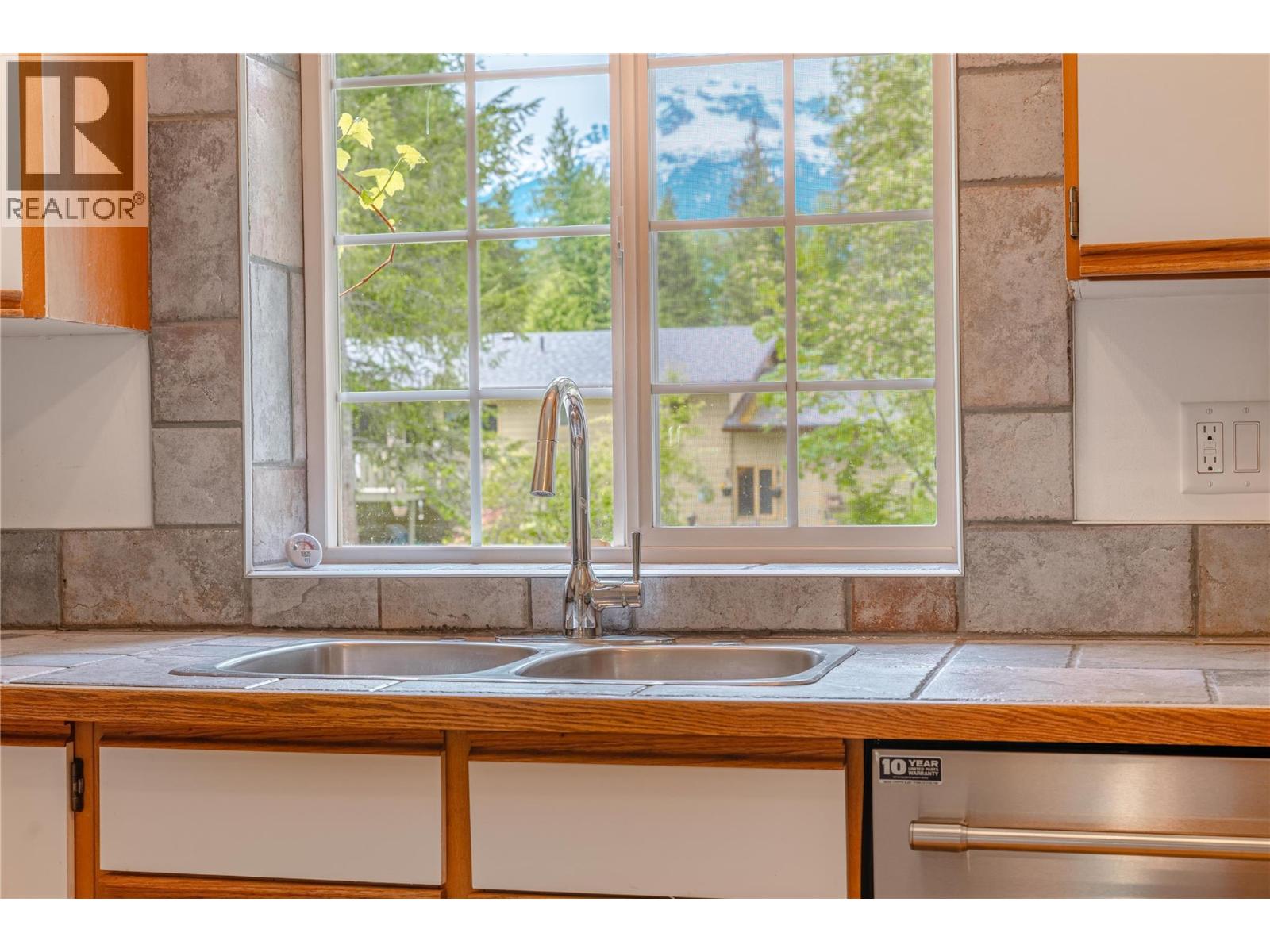 1897 Forest Drive, Revelstoke, British Columbia  V0E 2S1 - Photo 22 - 10389365