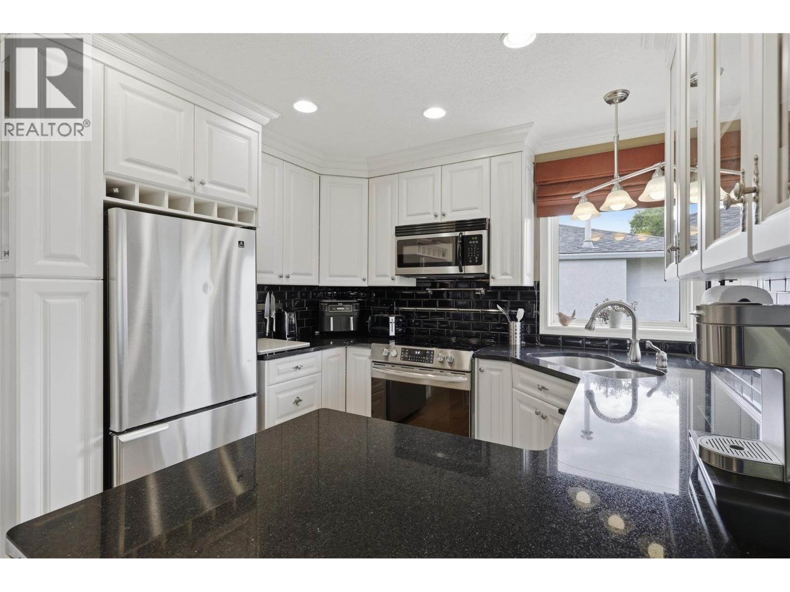 1651 Valleyview Drive Unit# 10, Kamloops, British Columbia  V2C 0A4 - Photo 5 - 10391199