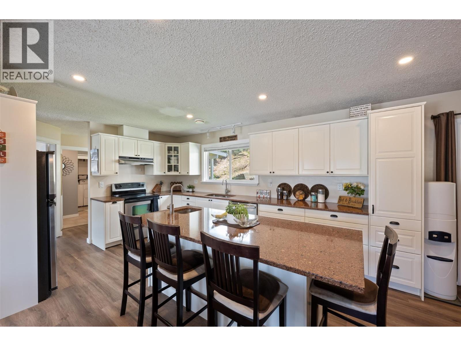 465 Pineview Drive, Kaleden, British Columbia  V0H 1K0 - Photo 4 - 10391177