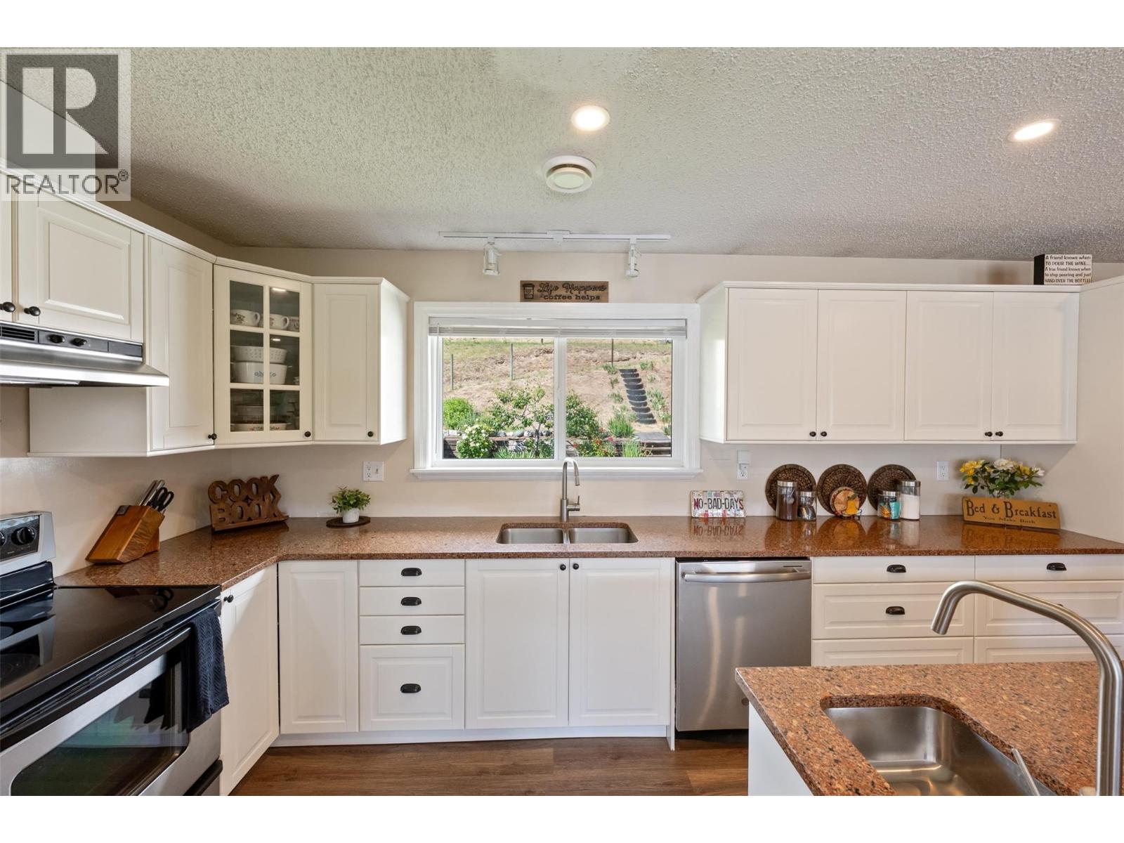 465 Pineview Drive, Kaleden, British Columbia  V0H 1K0 - Photo 6 - 10391177