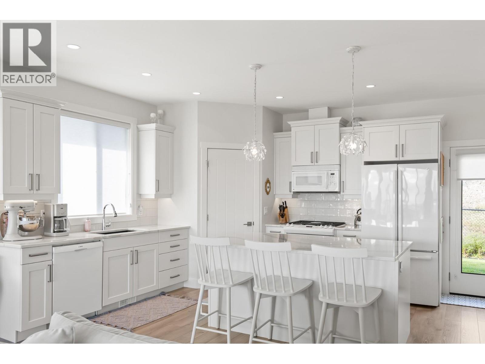 2612 Paramount Drive, West Kelowna, British Columbia  V4T 3N3 - Photo 3 - 10391172