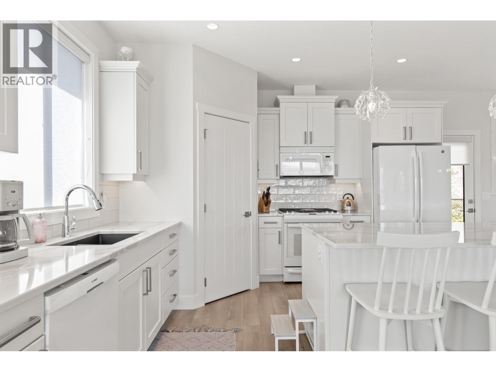 2612 Paramount Drive, West Kelowna, British Columbia  V4T 3N3 - Photo 4 - 10391172