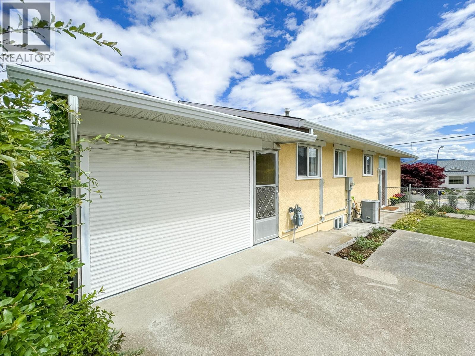1 Finch Crescent, Osoyoos, British Columbia  V0H 1V5 - Photo 3 - 10391069