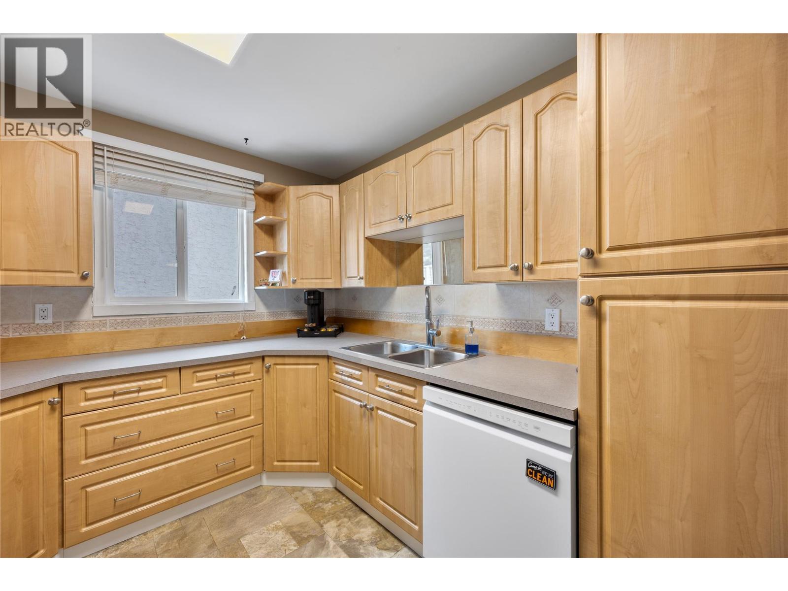 368 Waddington Drive, Kamloops, British Columbia  V2E 1M5 - Photo 13 - 10391034