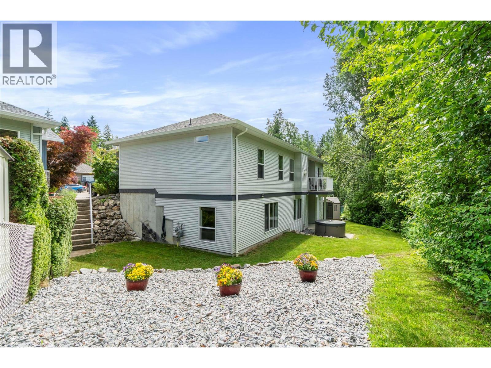 801 20th Street Ne Unit# 32, Salmon Arm, British Columbia  V1E 2R7 - Photo 2 - 10389230