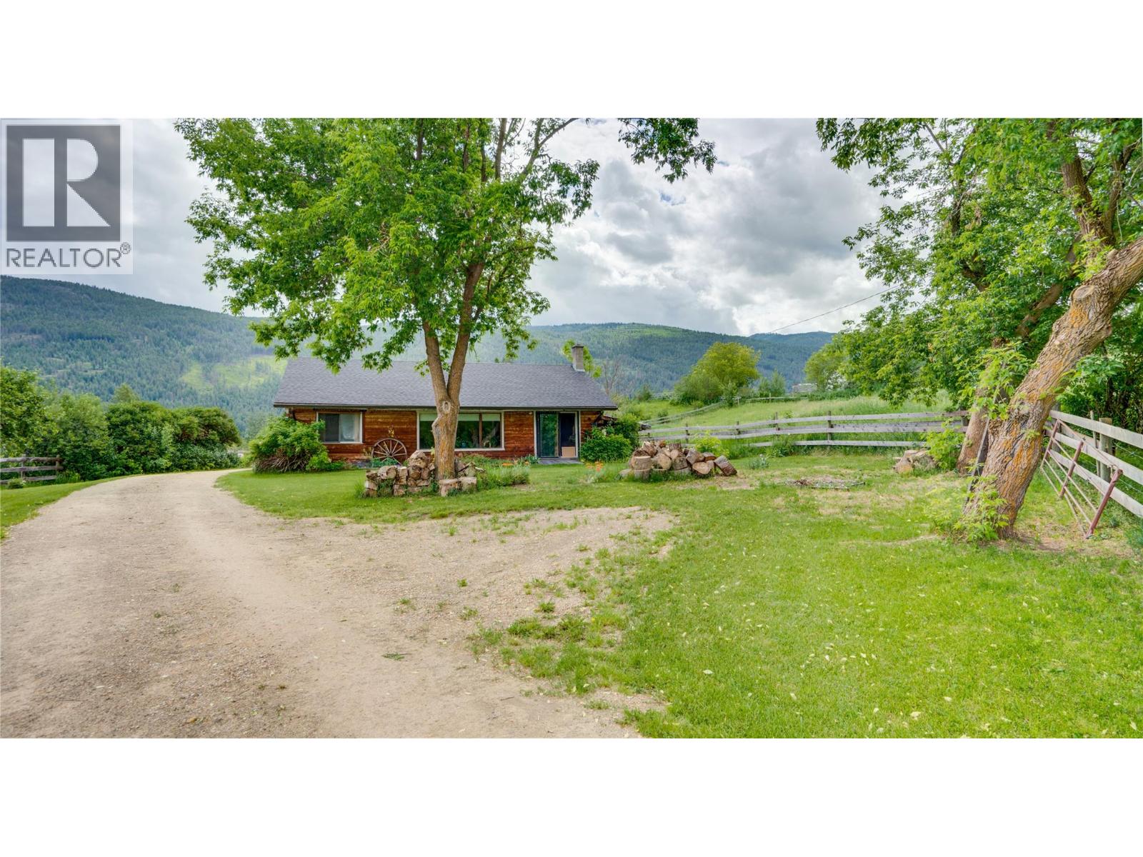 4878 Stepney Road, Spallumcheen, British Columbia  V4Y 0R7 - Photo 2 - 10391104