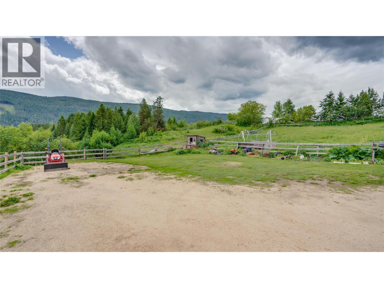 4878 Stepney Road, Spallumcheen, British Columbia  V4Y 0R7 - Photo 5 - 10391104