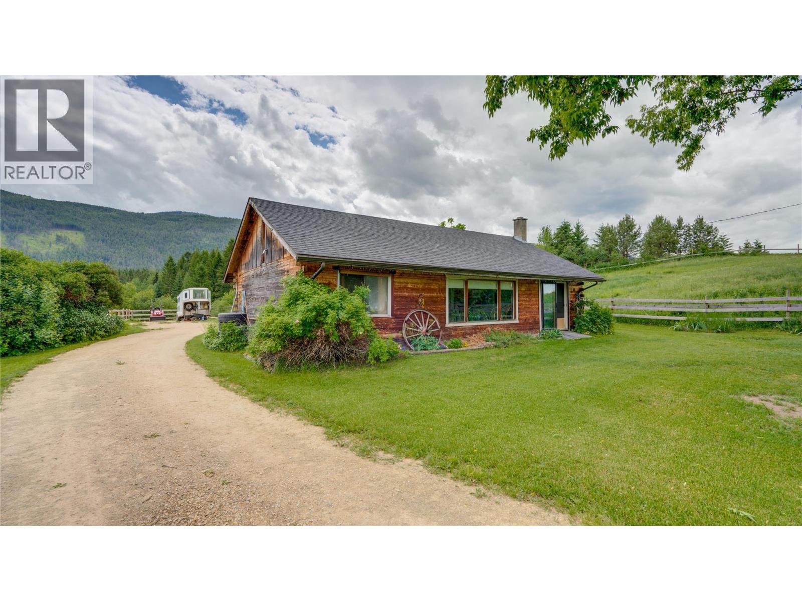 4878 Stepney Road, Spallumcheen, British Columbia  V4Y 0R7 - Photo 29 - 10390912